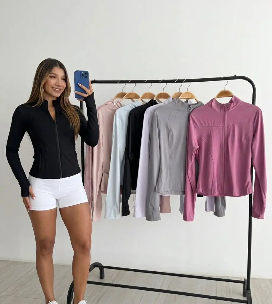 MEDIA DOCENA - JACKETS SURTIDAS (CON CAPUCHA Y SIN CAPUCHA) 